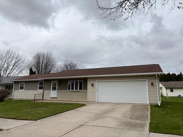 1206 Cedar AVENUE, Manitowoc, WI 54220