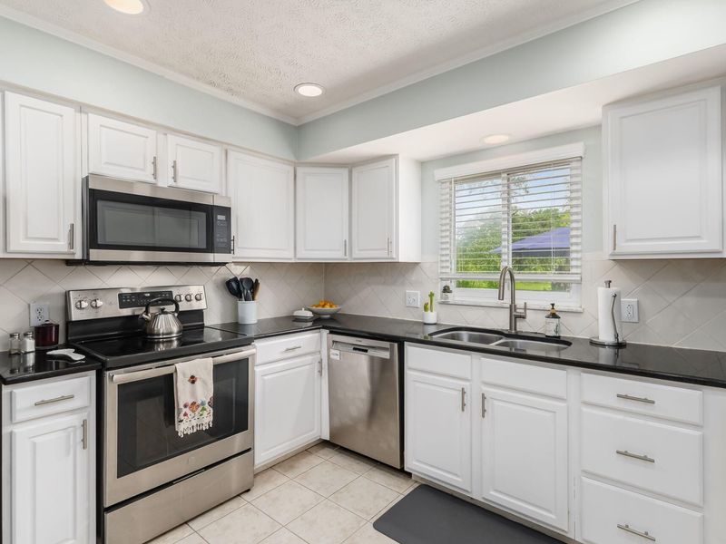 1016 Kennington Avenue, Columbus, OH 43220 Photo 10
