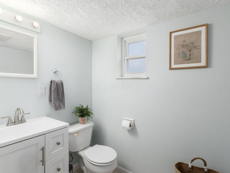 1016 Kennington Avenue, Columbus, OH 43220 Photo 26