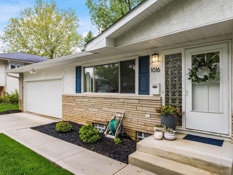 1016 Kennington Avenue, Columbus, OH 43220 Photo 3
