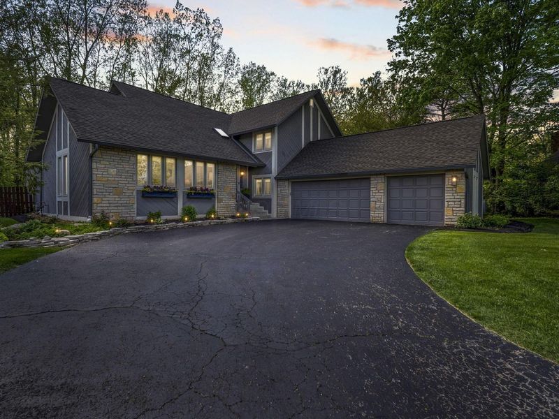 6753 Lakeside Circle W, Worthington, OH 43085 Photo 2