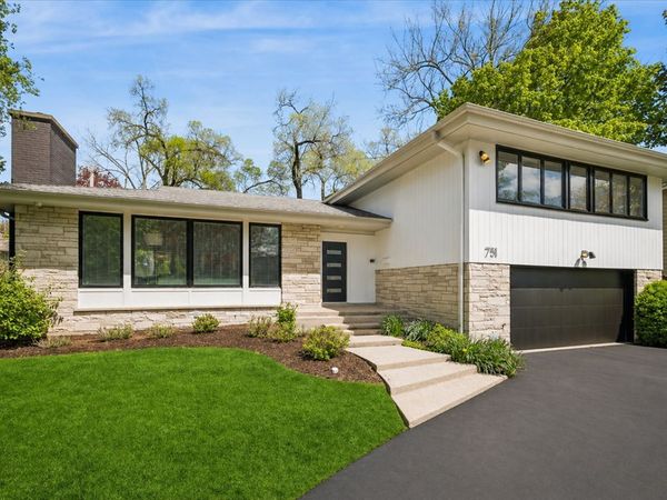751 Woodridge Lane , Glencoe, IL 60022