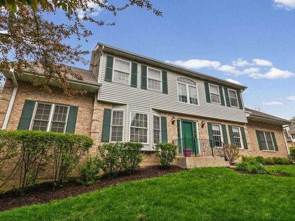 1354 Laurel Oaks Drive , Streamwood, IL 60107