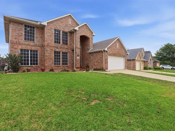 2810 Hammond Drive, Grand Prairie, TX 75052