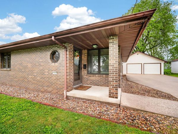 735/737 Leach Avenue, Des Moines, IA 50315