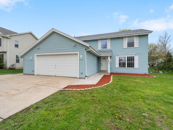 8275 S Park View Ct, Oak Creek, WI 53154