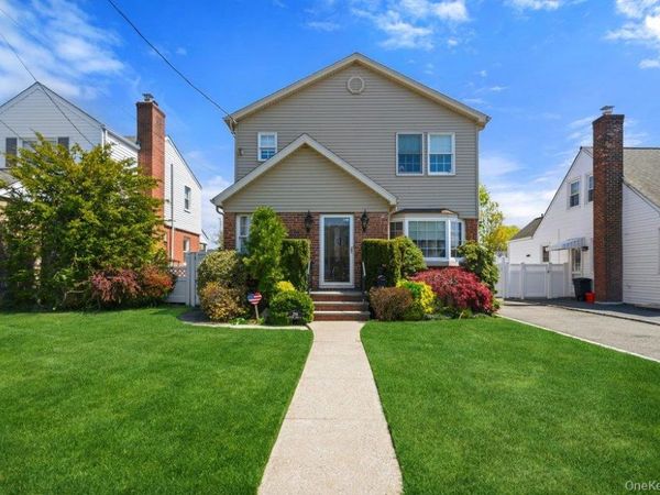 296 Euston Road S, Garden City, NY 11530