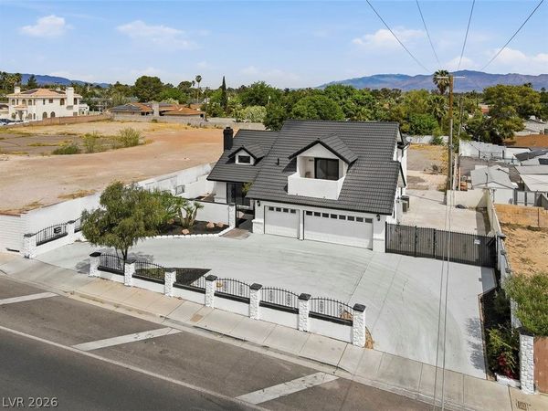 3200 W Oakey Boulevard, Las Vegas, NV 89102