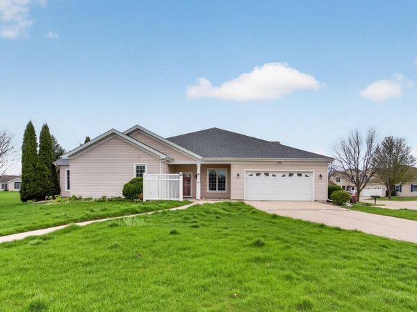 3356 N Stone Creek Circle, Madison, WI 53719