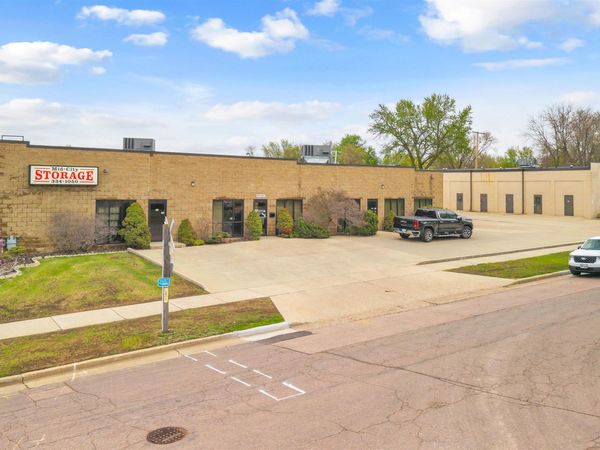 1400 S Van Epps Ave, Sioux Falls, SD 57105