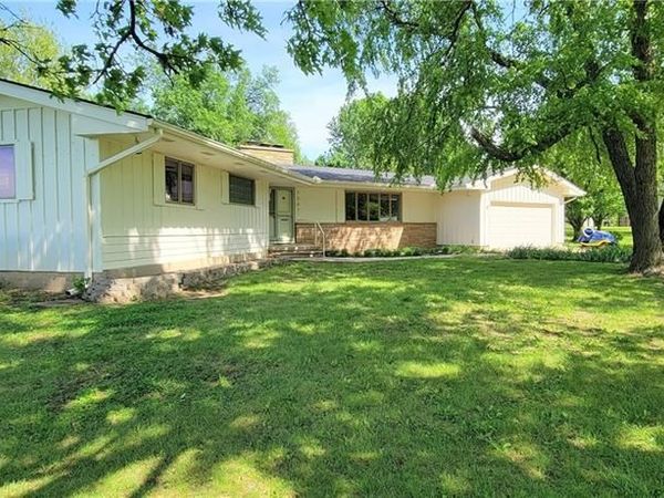 1501 N Kentucky Street, Iola, KS 66749