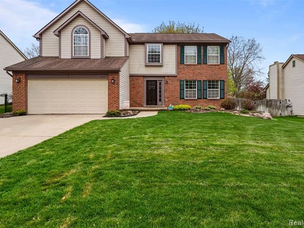 4325 Heatherstone Drive, Waterford Twp, MI 48329