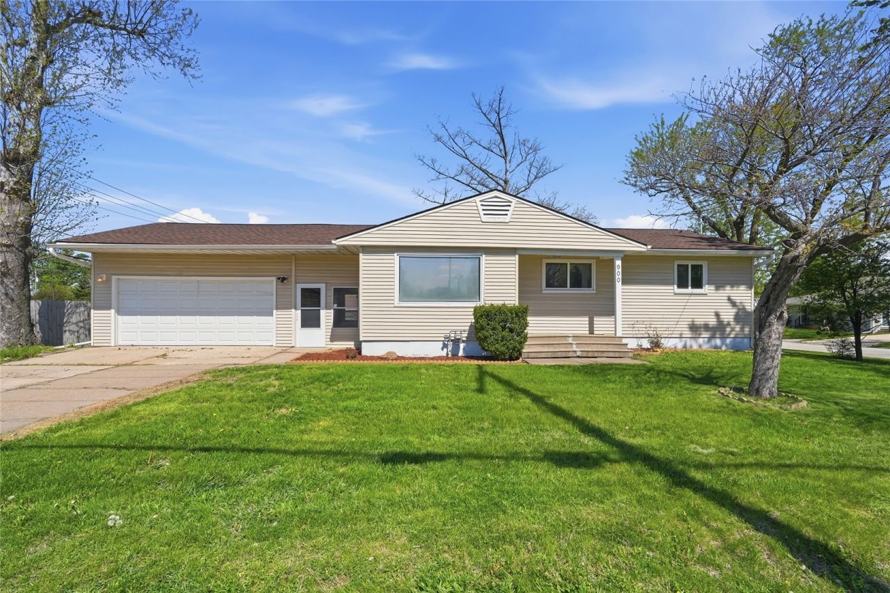 900 Old Marion Road Ne, Cedar Rapids, IA 52402 Main Photo