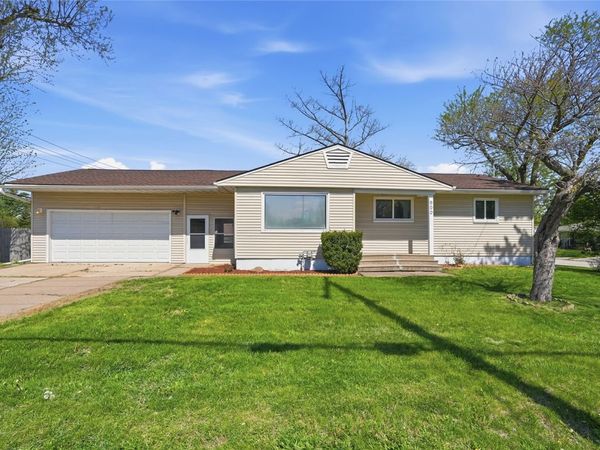 900 Old Marion Road NE, Cedar Rapids, IA 52402