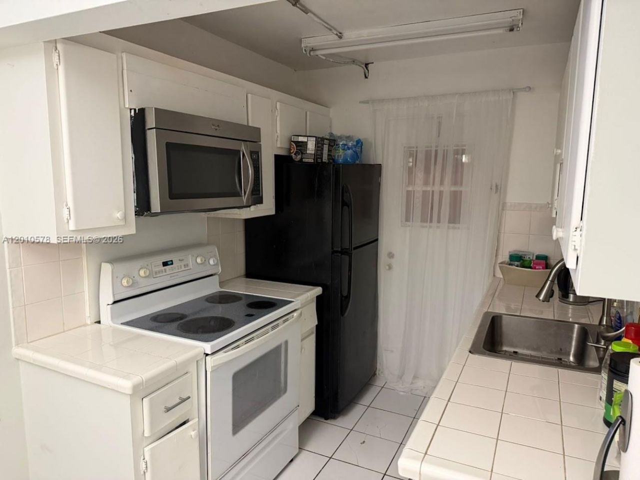 2420 Diana Dr, Unit 302, Hallandale Beach, FL 33009 Photo