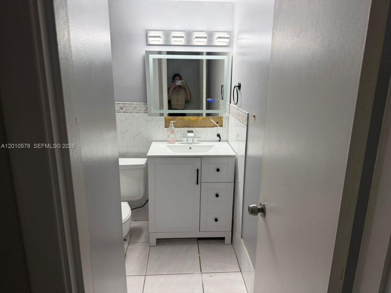 2420 Diana Dr, Unit 302, Hallandale Beach, FL 33009 Photo