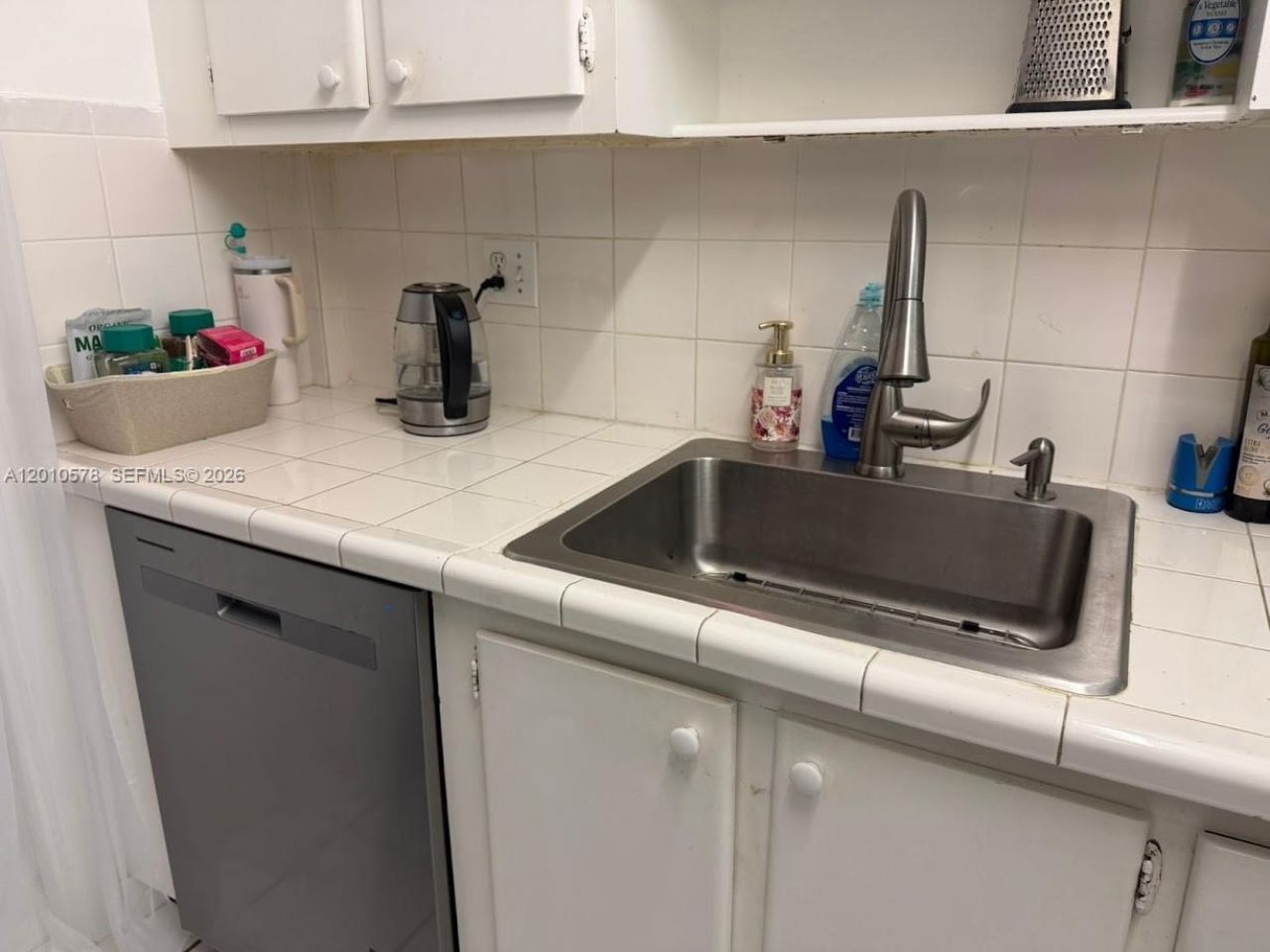 2420 Diana Dr, Unit 302, Hallandale Beach, FL 33009 Photo