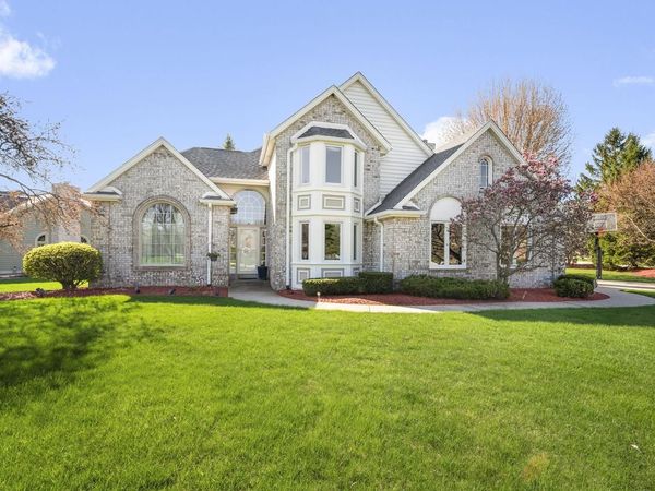 5770 Golden Rain LANE, New Berlin, WI 53151