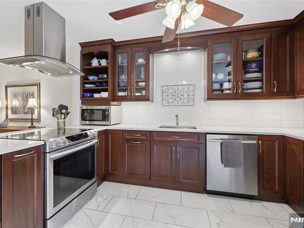 240 Mountain View Drive, MAHWAH, NJ 07430