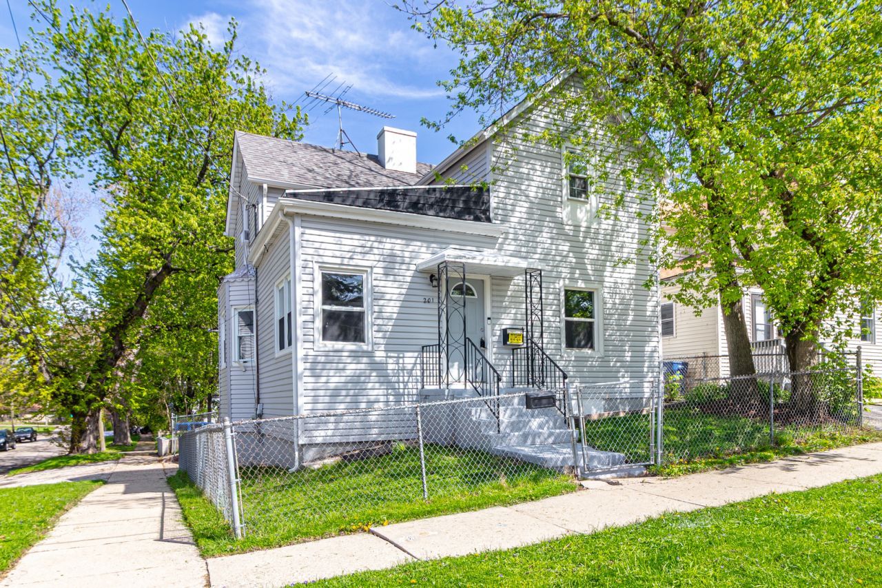 201 S Park Avenue, Waukegan, IL 60085 Main Photo