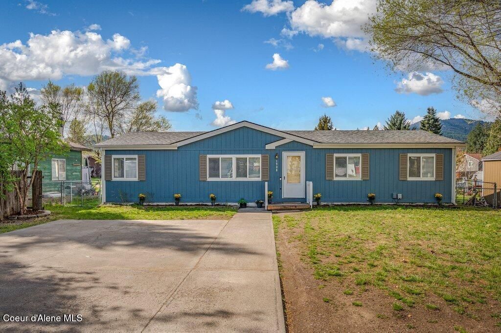 1908 E Strand Ave, Post Falls, ID 83854 Main Photo