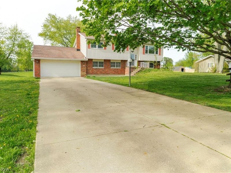333 Kathleen Drive , Jefferson, OH 44047 Photo 2