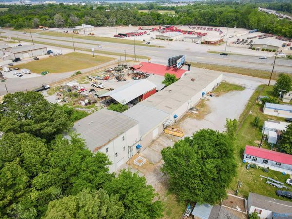 138 Valley Park Drive NW, Decatur, AL 35601