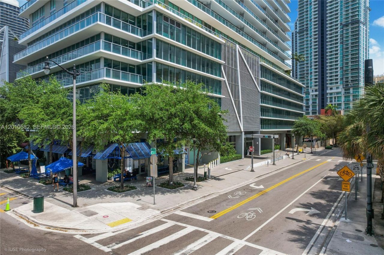 79 SW 12th St, Unit 2306-S, Miami, FL 33130 Photo