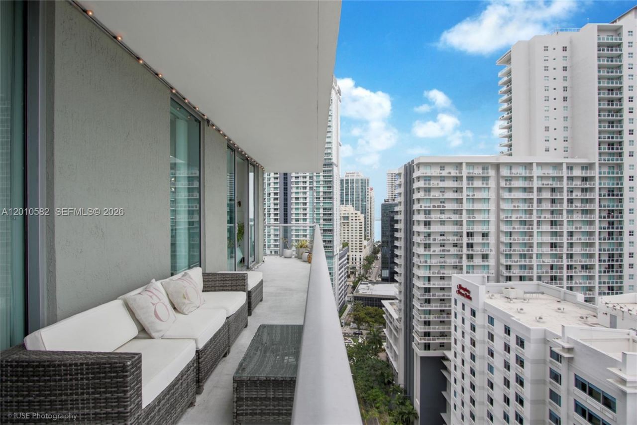 79 SW 12th St, Unit 2306-S, Miami, FL 33130 Photo