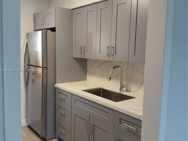 5480 NW 11th St, Unit 201, Plantation, FL 33313