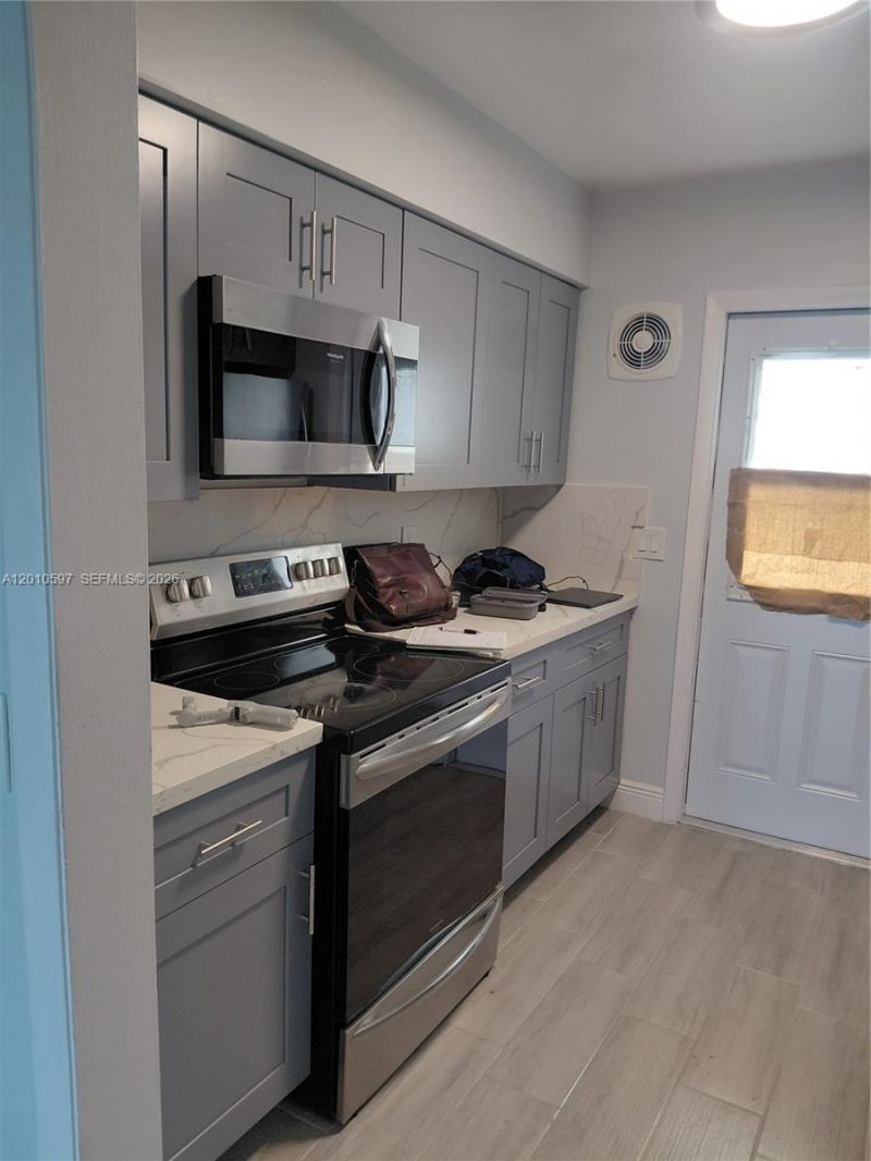 5480 NW 11th St, Unit 201, Plantation, FL 33313 Photo