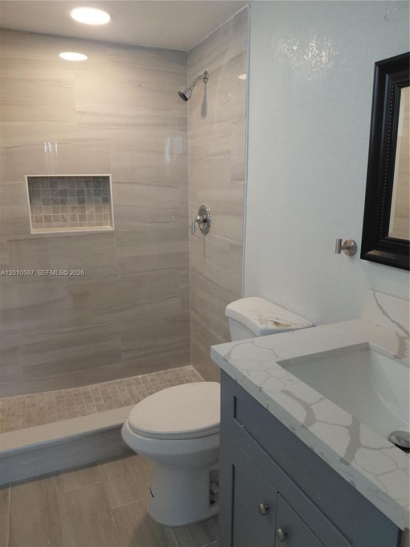 5480 NW 11th St, Unit 201, Plantation, FL 33313 Photo