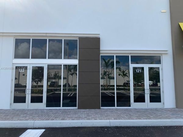 10890 NW 17th St , Unit 121, Sweetwater, FL 33172