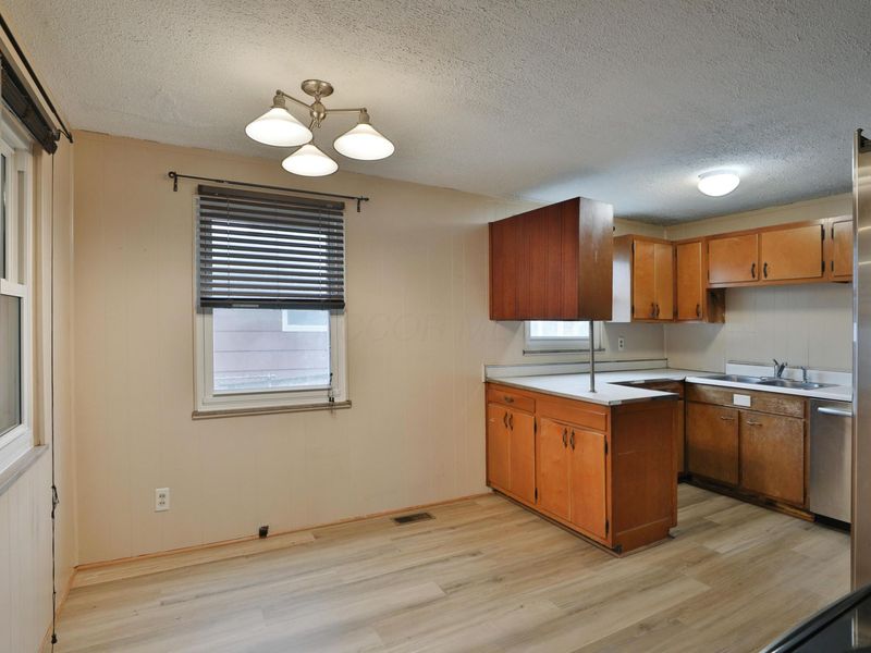 165 Morse Road , Columbus, OH 43214 Photo 8