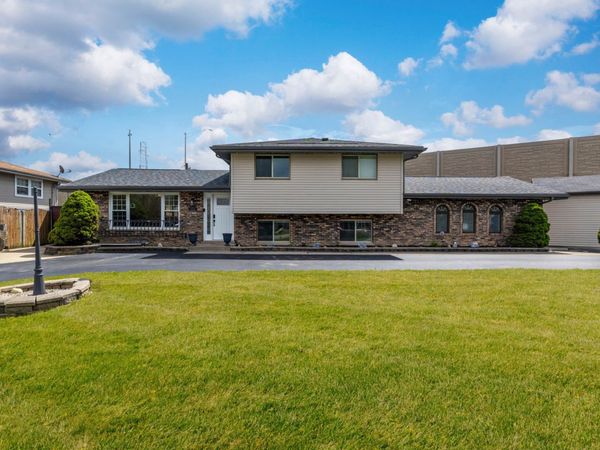 8625 W 81st Street , Justice, IL 60458