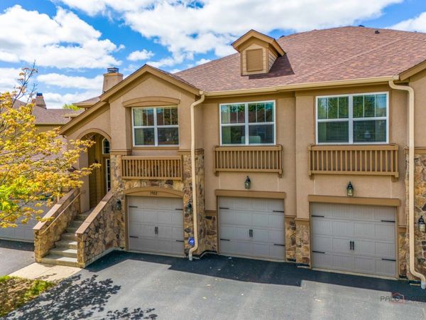 1902 CRENSHAW Circle , Vernon Hills, IL 60061