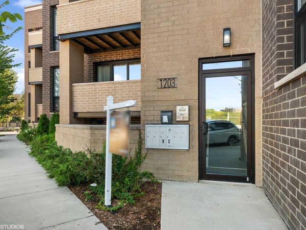 1203 W Superior Street , Unit 1B, Chicago, IL 60642