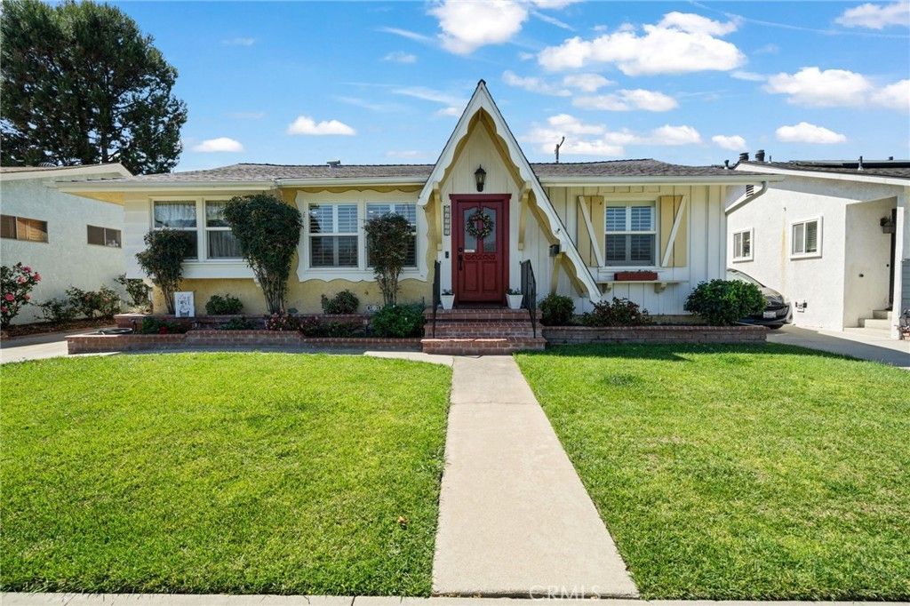 11442 212th St, Lakewood, CA 90715 Main Photo