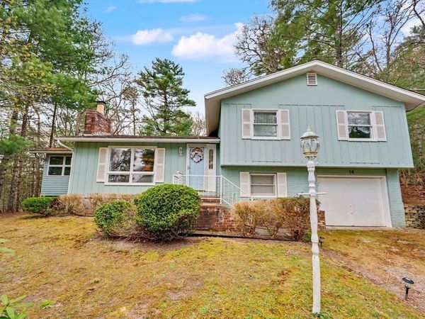 14 Lakewood Dr, Mashpee, MA 02649