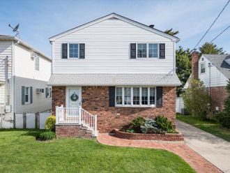 89 Bellevue Avenue  Oceanside, NY 11572