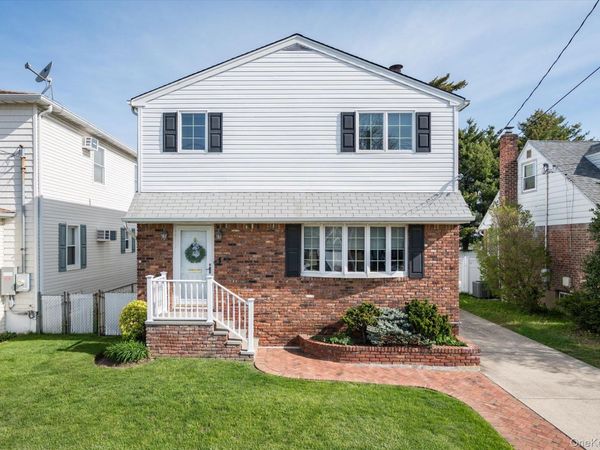 89 Bellevue Avenue , Oceanside, NY 11572