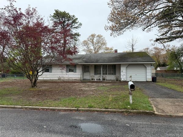 6 Christmann Avenue , East Moriches, NY 11940