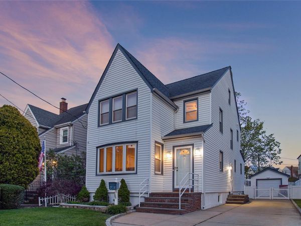 56 Liggett Road , Valley Stream, NY 11581