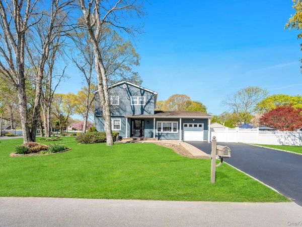 56 Pamlico Avenue , Ronkonkoma, NY 11779