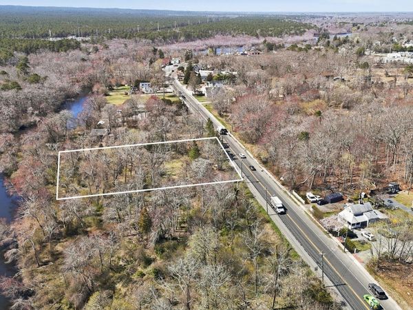 1011-1021 W Main Street , Riverhead, NY 11901