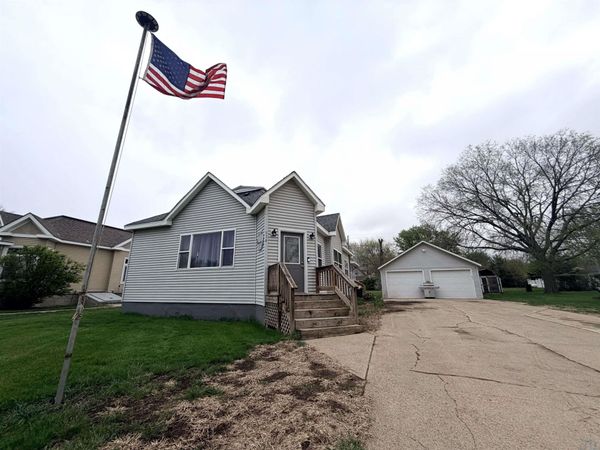 914 Driftwood St, Correctionville, IA 51016
