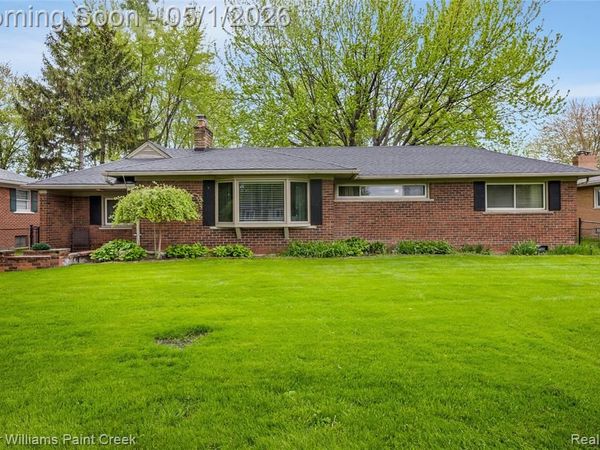 17469 Doris, Fraser, MI 48026