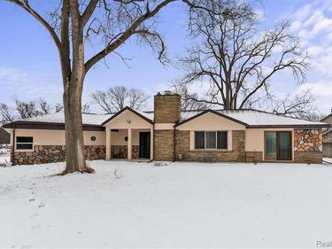 15500 Millar Road, Clinton Twp, MI 48036