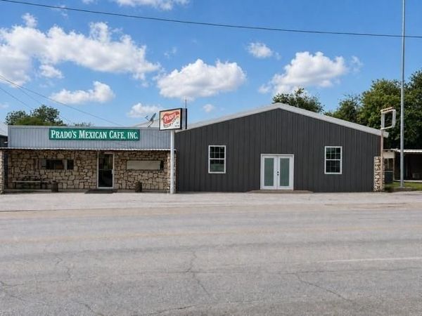 424 N Texas Street , De Leon, TX 76444