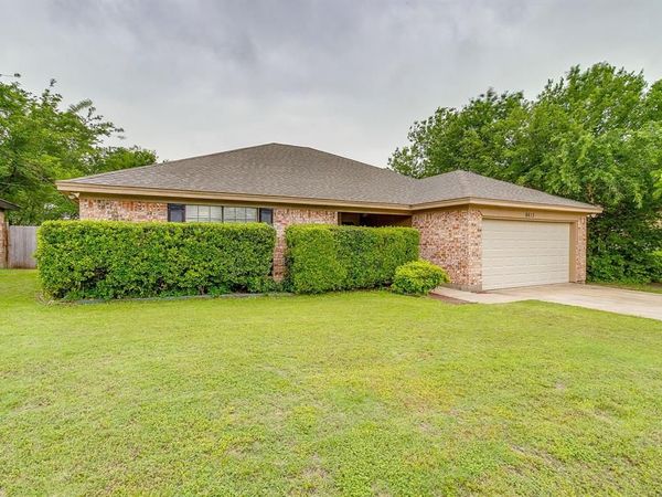 8613 Silver Creek Road , White Settlement, TX 76108